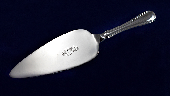 Britannia pie server