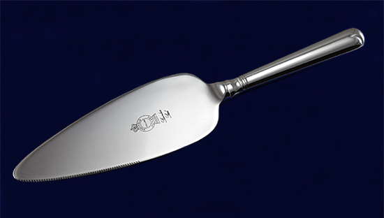 Old English Pip pie server